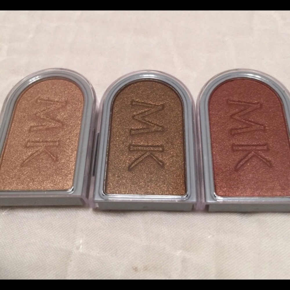 3 bronzing eyeshadows  Auburn, Mocha, Sunlight